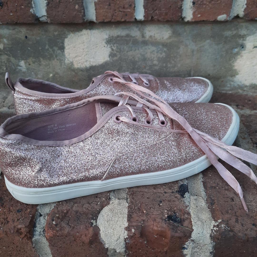 Ladies Pink Glitter Sneaker size 8