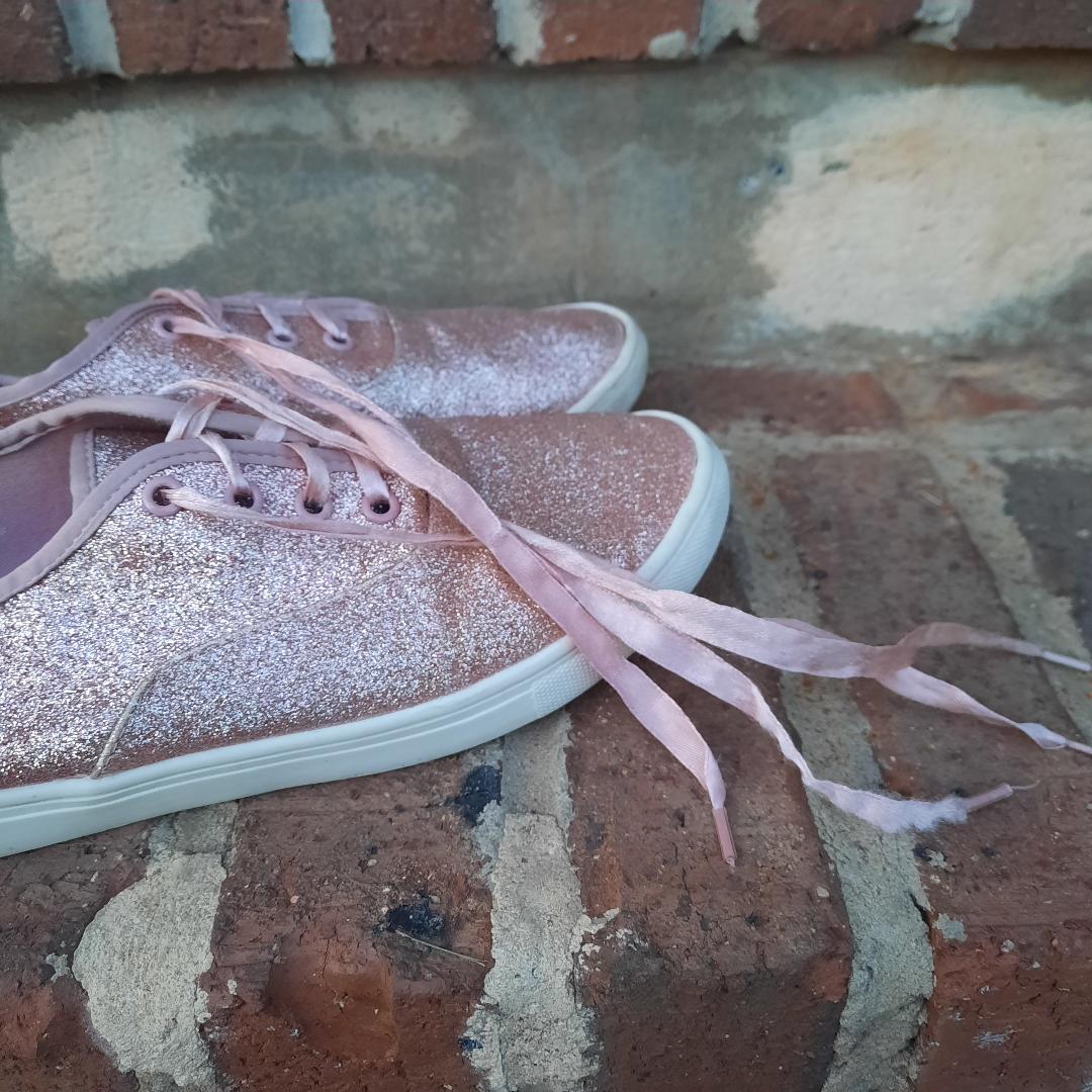 Ladies Pink Glitter Sneaker size 8