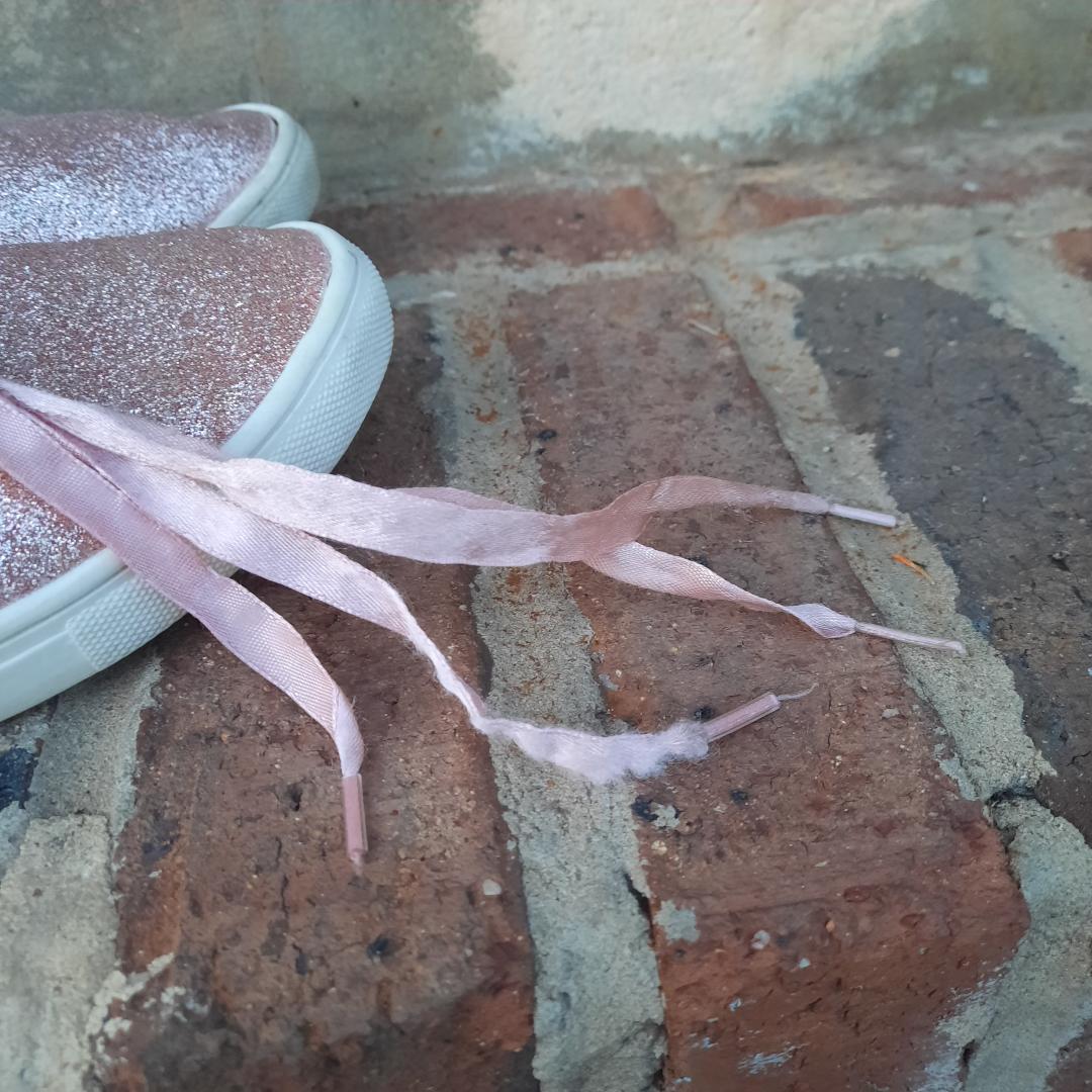 Ladies Pink Glitter Sneaker size 8
