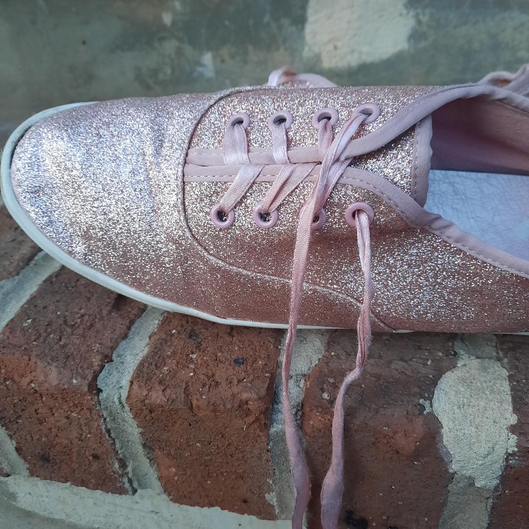 Ladies Pink Glitter Sneaker size 8