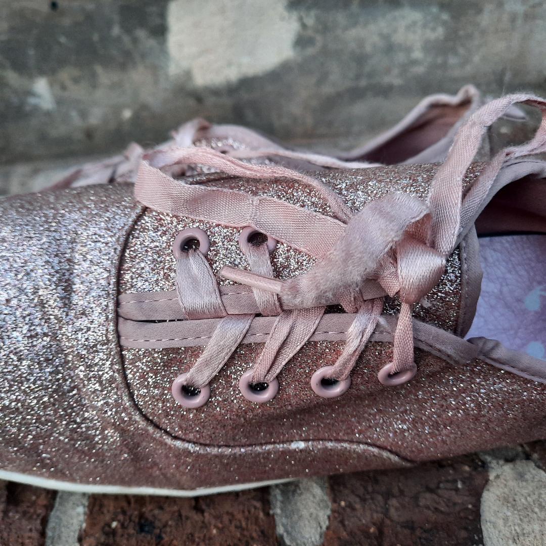 Ladies Pink Glitter Sneaker size 8