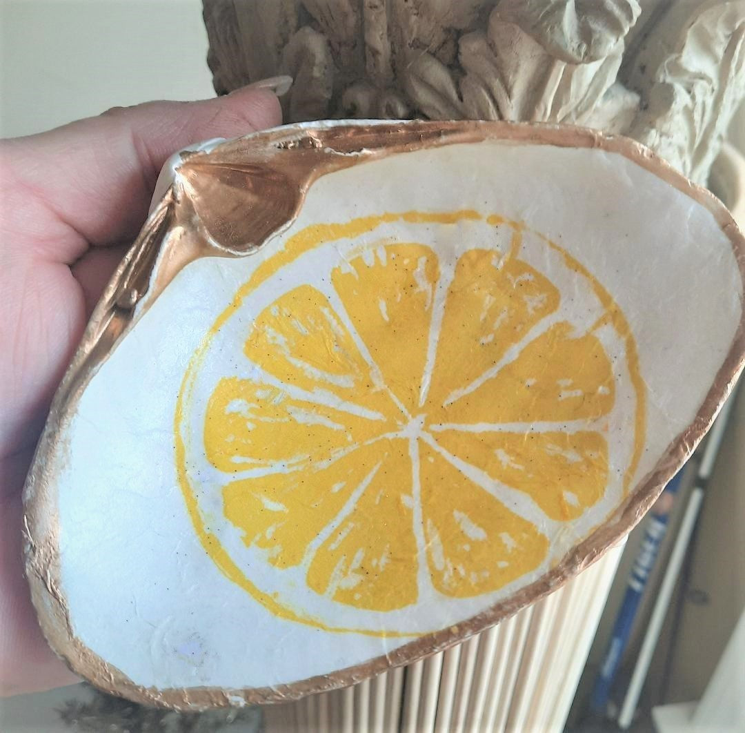 Clam Shell Art Lemon