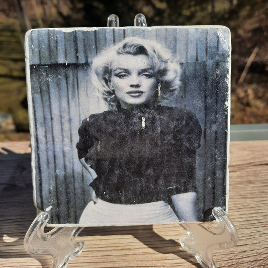 Tile Art "Marilyn Black Sweater"