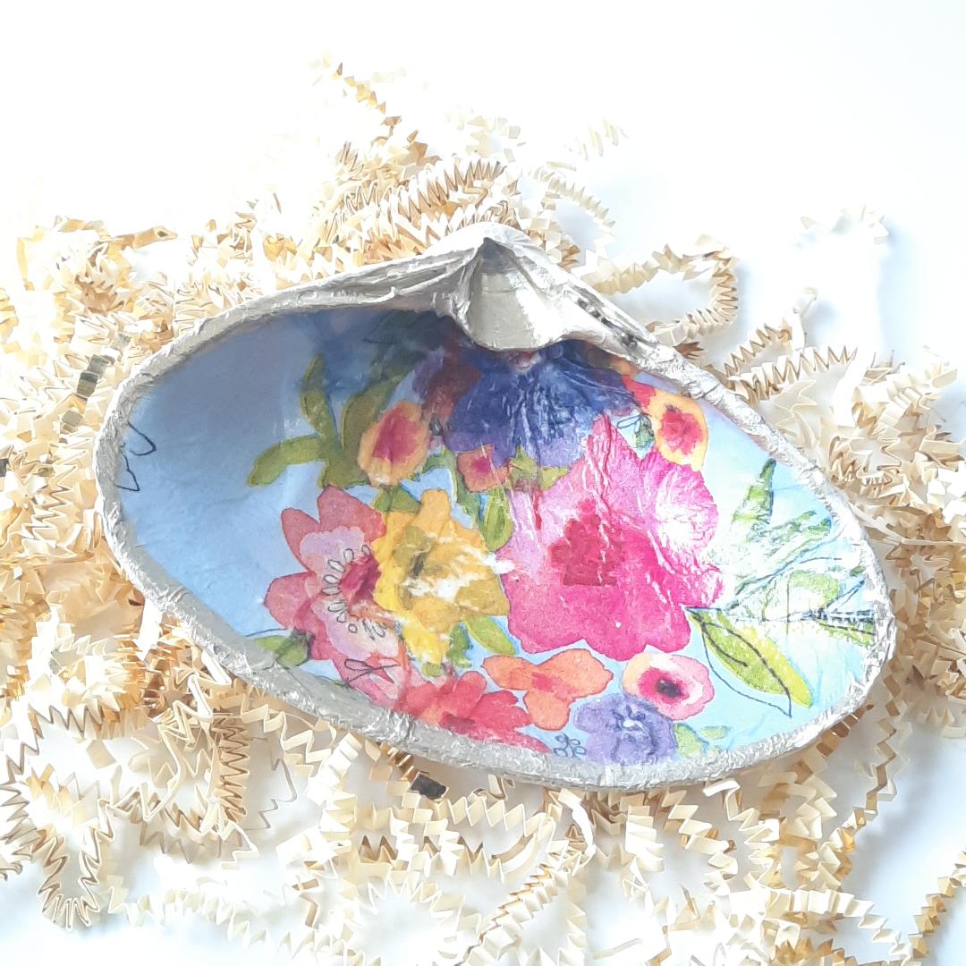 Clam Shell Art Floral