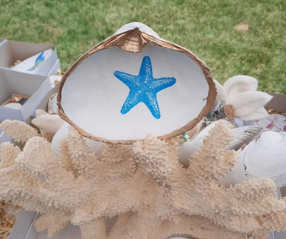 Clam Shell Art Blue Star Fish Green Star Fish