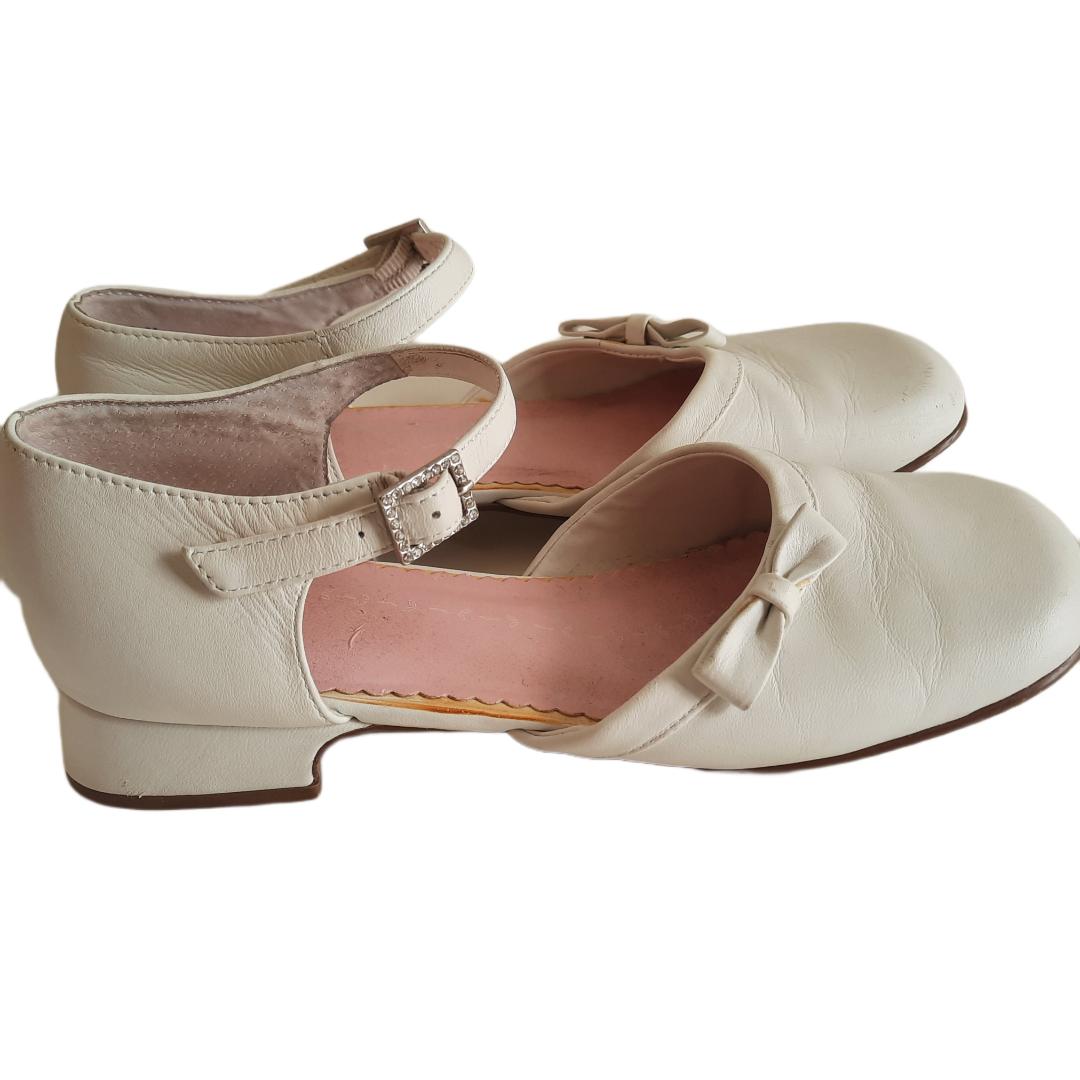 Stride Rite "Dara" white leather shoes girl's size 2M