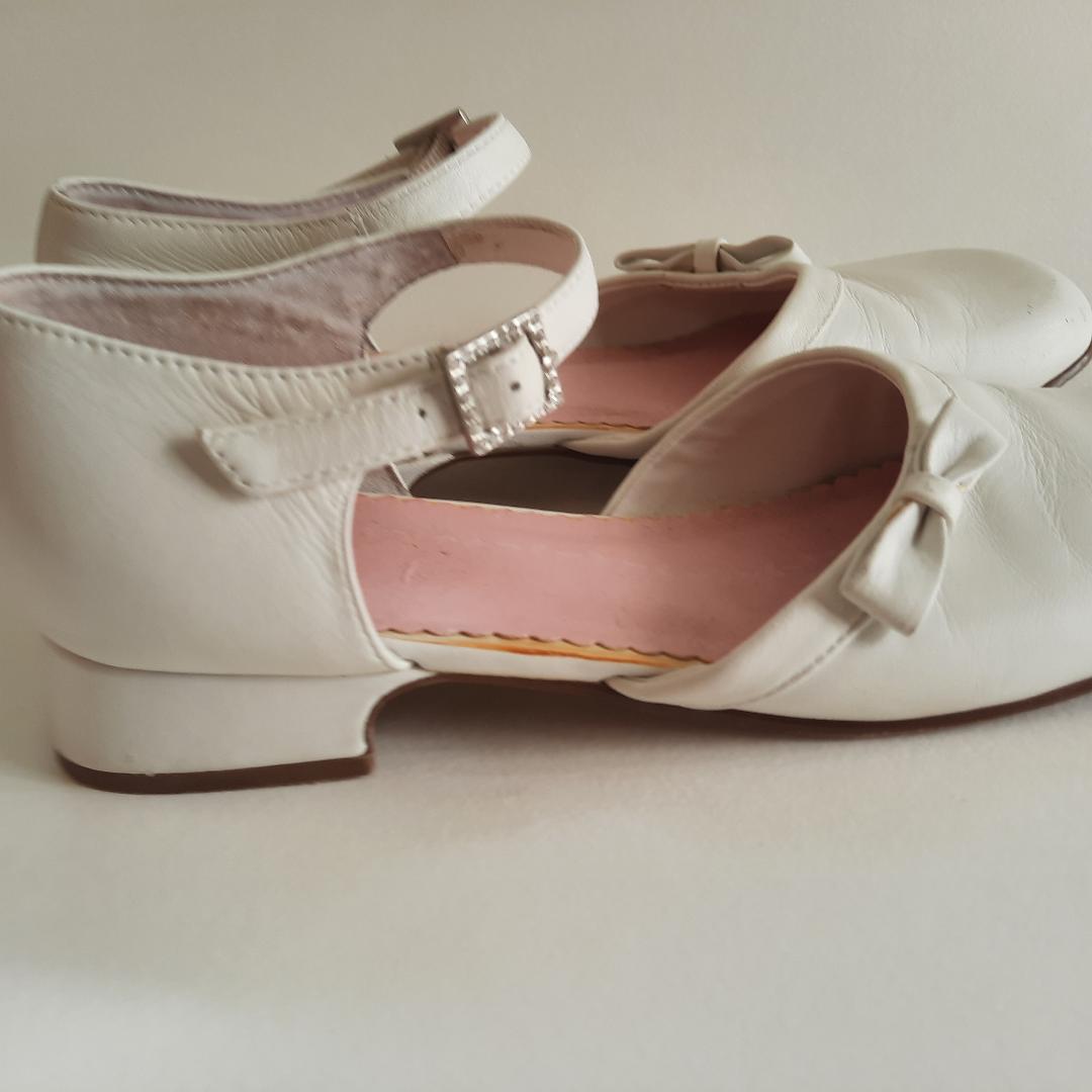 Stride Rite "Dara" white leather shoes girl's size 2M