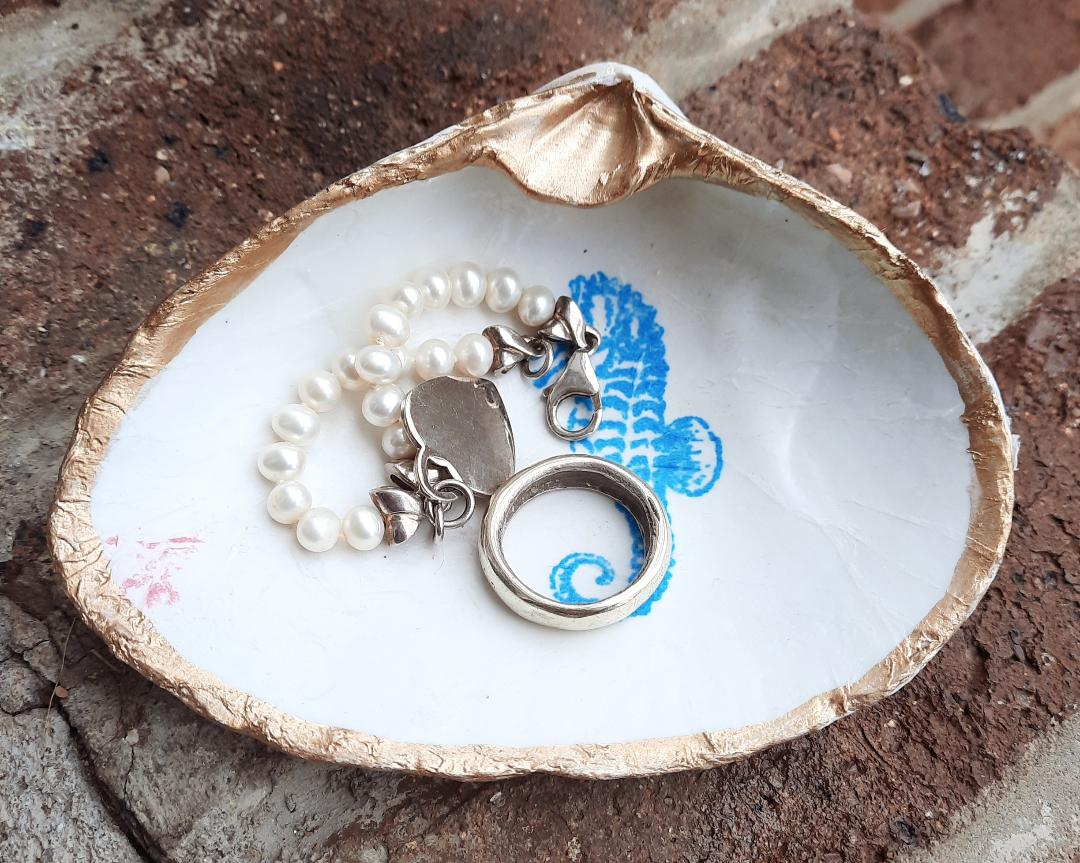 Clam Shell Art Blue Sea Horse