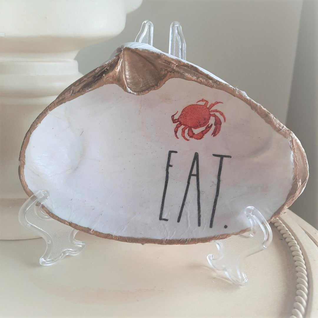 Clam Shell Art Eat Crab